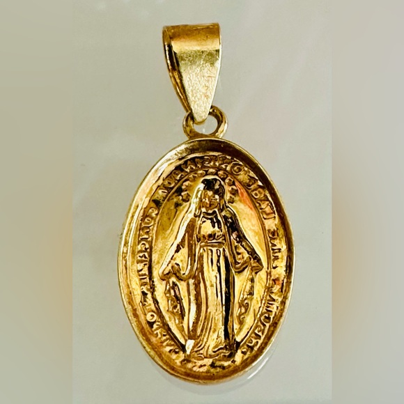 Religious (Mama Mary) Pendant. 💛 Real 18(18k) Karat Solid Gold Jewelry - Picture 5 of 8